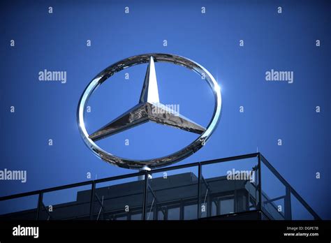 Mercedes Stern Stockfotos Und Bilder Kaufen Alamy