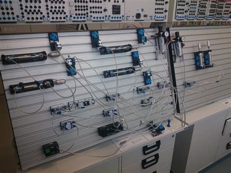 Indirekte ansteuerung eines einfach wirkenden zyli. E Pneumatik Schaltplan