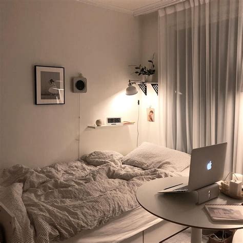 Pin By Rosy On Decorating Room Ideas Minimalist Room Small Room