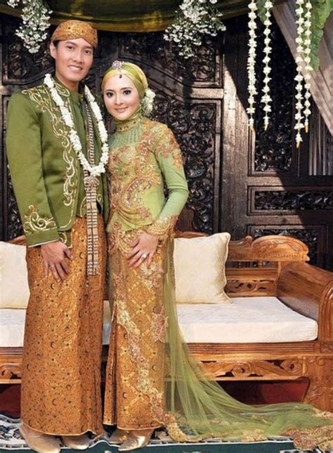 Pa·kai v cak 1 mengenakan; Model Kebaya Baju Pengantin Muslim Romantis | ModelBusana