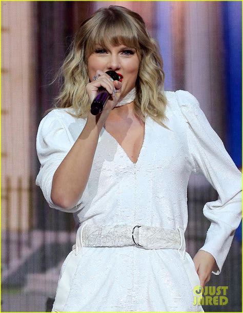 Taylor Swift Performs Christmas Tree Farm At Jingle Ball 2019 In