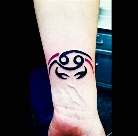 This glyph represents two crab claws, always grabbing for more. 21+ Crab Tattoo Designs, Ideas | Design Trends - Premium ...