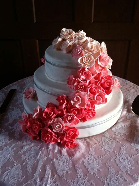 edible flowers wedding cake wedding cakes with flowers beautiful wedding cakes cake displays
