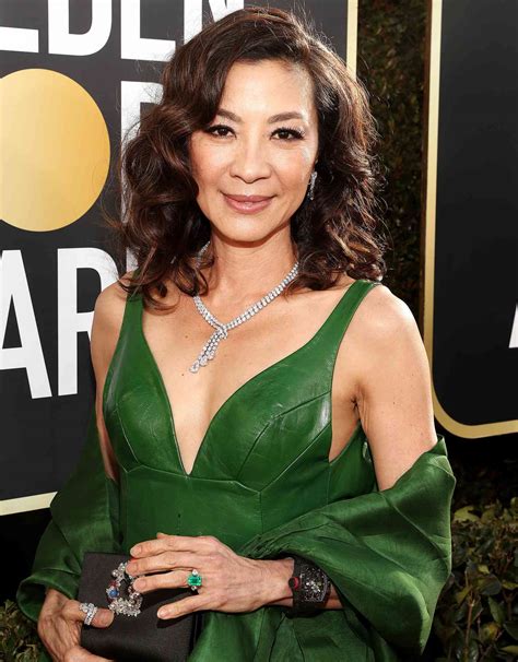 michelle yeoh wears the exact emerald ring from crazy rich asians to the golden globes 2019