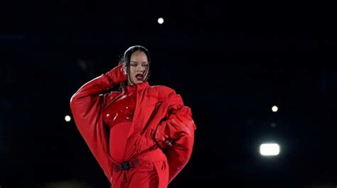 Deutsche Tageszeitung Rihanna Ist Wieder Schwanger Superstar Zeigt