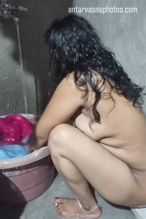 Horny Indian Bhabhi Sonia Ki 10 Leaked Nude Bath Pics