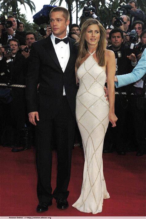 Jennifer aniston and justin theroux managed to make the impossible possible when they married in secret judging by the new reports, it sounds like jennifer, who was previously married to brad pitt, also another source confirmed that jennifer's wedding dress was cream and that it was strapless. Jennifer Aniston