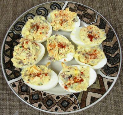 Low calorie egg white scramble with spinach and onionsskinny kitchen. Debbi Does Dinner... Healthy & Low Calorie: Bacon and Cheddar Deviled Eggs | Low calorie recipes ...
