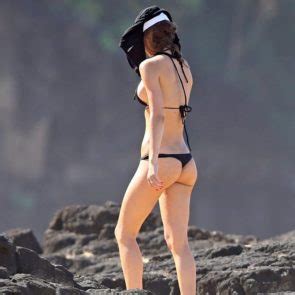 Alexis Ren Flases Her Ass In A Black Bikini Paparazzi Pics Scandal