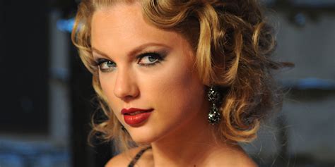 20 Different Ways Taylor Swift Has Worn Red Lipstick