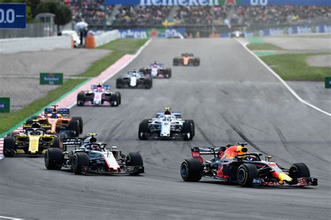 Spanje mogelijk ook na 2020 op kalender. Verstappen ondanks schade op podium in Barcelona - Spanje ...