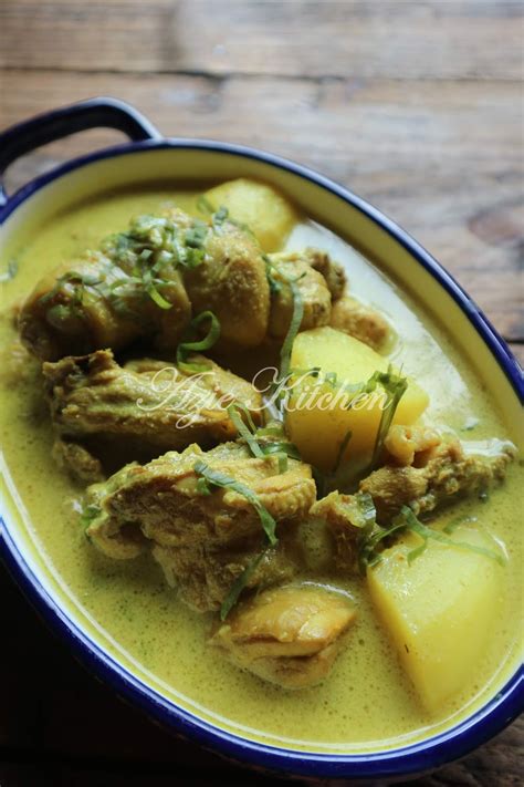 Bahan bahan yang digunakan seperti bawang merah, bawang putih, kunyit jahe, lengkuas, dan bahan bumbu lainnya. Ayam Masak Lemak Kuning - Azie Kitchen