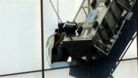 Window Washers Dangling From Wtc Heroically Rescued The New York Times