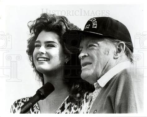 1986 Press Photo Brooke Shields Bob Hope Uss Lexington Bob Hope