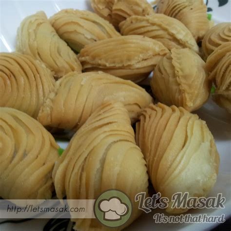 Maka, kami hadirkan resepi karipap sukatan cawan yang memudahkan anda menghasilkan karipap rangup dan garing lagi sedap. Karipap Pusing Recipe | LetsMasak