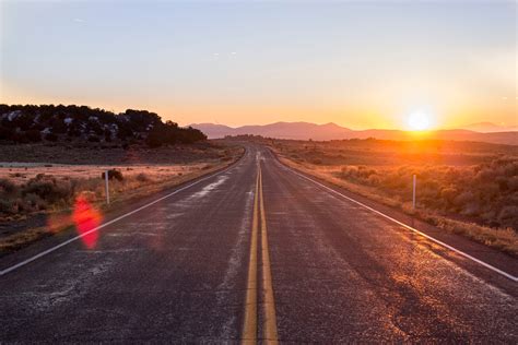 fotos gratis horizonte amanecer puesta de sol la carretera luz de sol mañana autopista