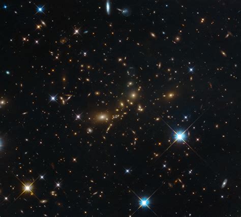 Hubble Catches A Colossal Cluster Nasa
