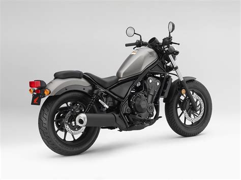 It looks neutral and relaxed that allows slightly outstretching arms that make a comfortable riding position. Honda have unveiled the Rebel | Car And Bike