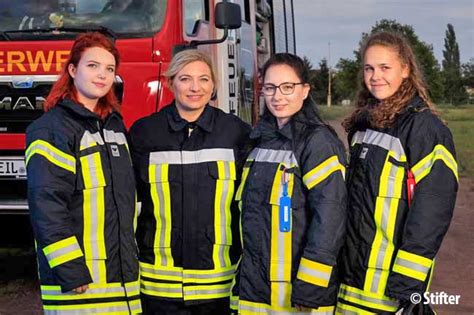 Feuerwehr Frauenkalender Mal Anders Feuerwehr Magazin