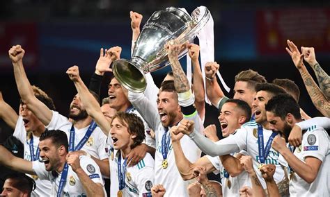 12 Awesome Photos Of Real Madrid Celebrating Champions League Title