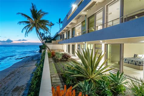 Compare malibu houses to find one that fits your view big photos, property details and lots of local information to help you make a decision about malibu homes for sale. EXTRAORDINARY MALIBU BEACH HOME IN HONOLULU | Hawaii ...