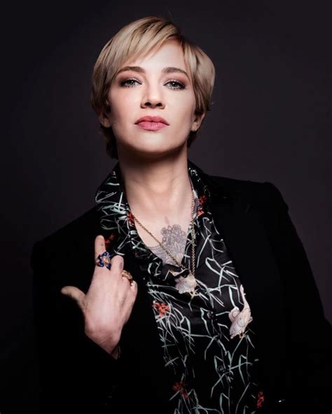 Check spelling or type a new query. Asia Argento cambia look. Il nuovo taglio le dona dolcezza ...