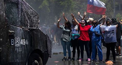 El ministerio de energía dispuso en según estipuló el gobierno, el horario de invierno en chile parte la medianoche del sábado 13 de mayo, lo que obligará a retrasar los relojes en una hora. La situación social de Chile amenaza su modelo económico ...