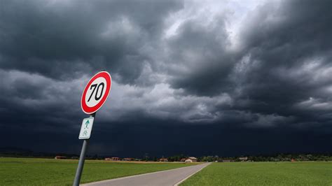 Auch an der wuppertaler universität wurde. Unwetter Deutschland: Heute knallt es bei uns | wetter.de