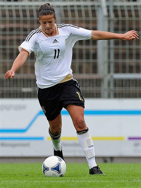 Lena Lotzen Treffsichere Instinktfußballerin Dfb Deutscher Fußball Bund Ev