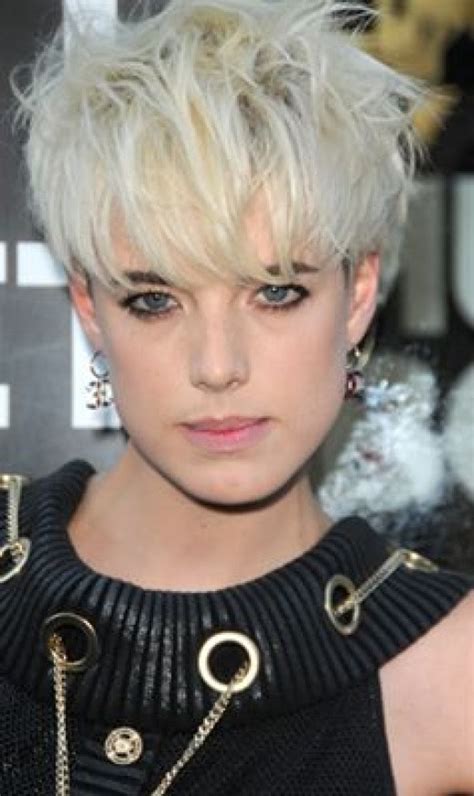 Fashions And Beauty Features Agyness Deyn Short Hairstyles