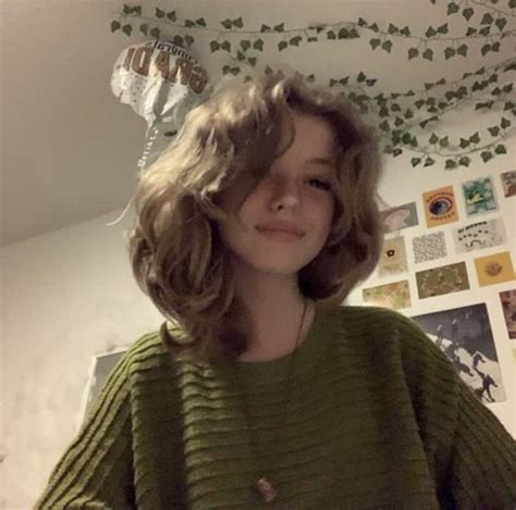Anna Tervort Discovered By Ruirui On We Heart It In 2022 Short Grunge Hair Shot Hair Styles Hair