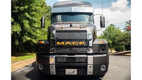 Mack Trucks Shows Off Eight Anthem And Two Pinnacle Models At Nacv Show