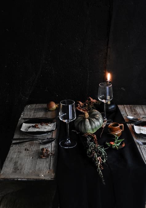 Earlier this past spring, i shared this beautiful table setting created by jackie. Conjure up a Dramatic Halloween Table Setting