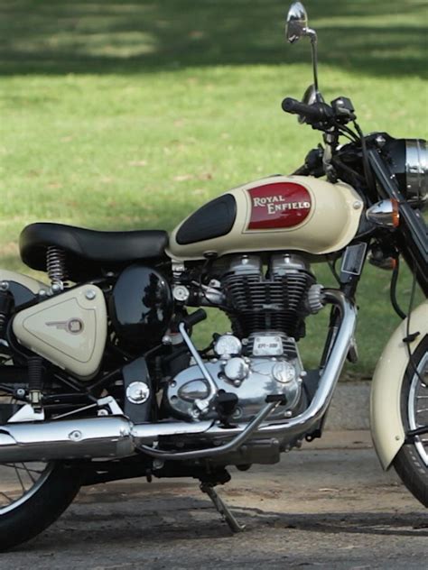 Re classic series was recently seen in its 2018 avatar, bringing one of the most demanded addition to this popular motorcycle lineup. Free download Royal Enfield Bullet 350 Classic pics specs ...