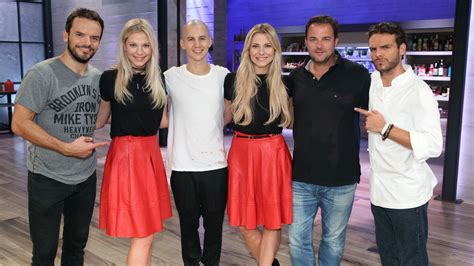 Steffen henssler beendet die staffel mit einer siegesserie. Steffen Henssler bleibt bei "Grill den Henssler" weiter ...