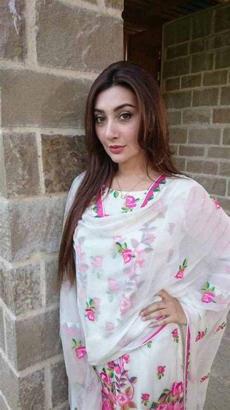 Pin By Eva On Pakistani Dresses Pakistani Dresses Fashion Floral Tops