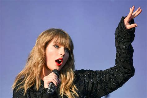 Taylor Swift Screaming As She Confirms Exciting Support Act For