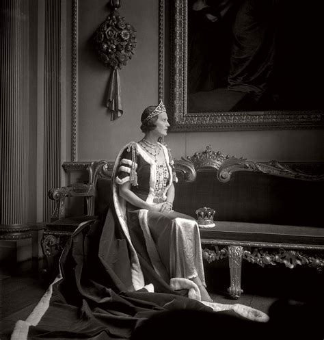 Biography Fashion Portrait And War Photographer Cecil Beaton