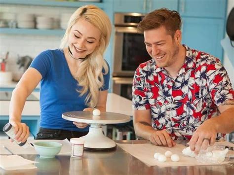 Food network is a defunct pay television channel that was broadcast in new zealand. Austin couple stars in sweet new Food Network show ...