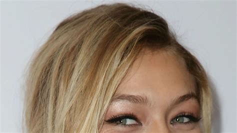 Celebrity Makeup Idea Gigi Hadids Pink Eyeshadow At The Daily Front