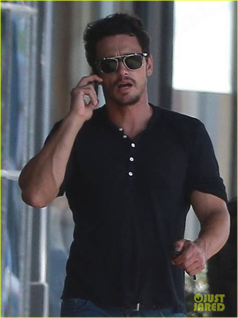 James Franco Shows Off His Buff Muscles In A Tight Black Shirt Photo