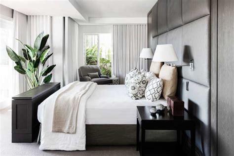 Elegant bedroom featuring a warm and neutral chromatic palette. 18 Elegant Modern Bedroom Interiors You Will Not Want To Leave