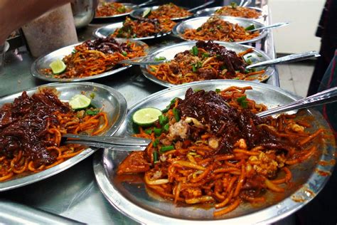 Some may argue that mee pata at padang kota lama n the mee goreng mamak at bangkok lane are the best. EAT OUT with SAM: Mee Sotong @ Kota Selara, Esplanade ...