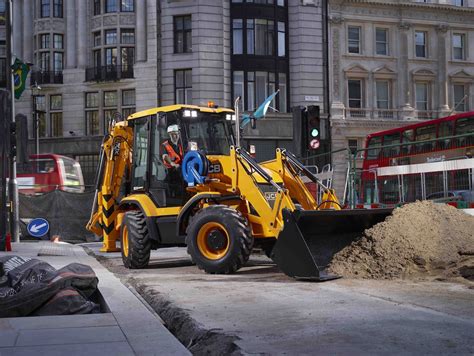 Jcb Unveils The 3cx Compact Backhoe At Icuee Packs Power Into Machine