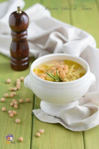 Ho preparato i ceci al rosmarino mettendo in ammollo i ceci in acqua la sera precedente. Pasta e ceci al rosmarino - Ricette di zuppe e minestre