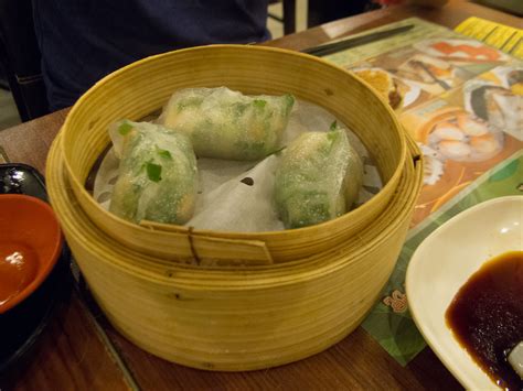 Watch how to make vegetable dim sum! Vegetable Dumplings 菜餃 / Tim Ho Wan, the Dim-Sum Specialis ...