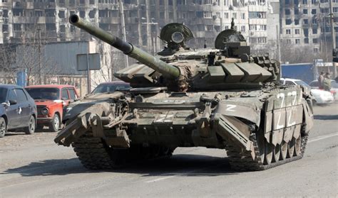 Russia To Produce Modernize Over 1600 Tanks Putin The Jerusalem Post