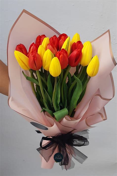 Ramo Tulipanes Amarillos Y Rojos 20 Unidades La Florera Flores A
