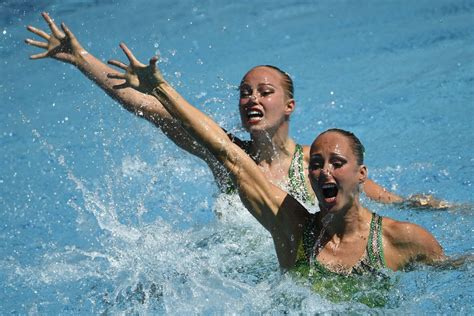 19 Photos That Show The Unbelievable Strength Of Synchronized Swimmers Huffpost