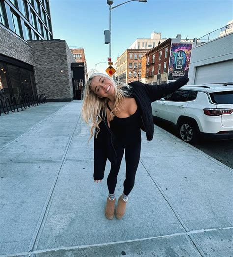 LSU S Olivia Dunne Drops New Thirst Traps Flaunting Her Boobs And Booty In NYC Page Of